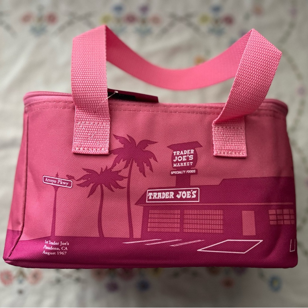 Trader Joe’s Mini Cooler Bag 🩷Pink🩷 NWT 
Valentine’s Day
